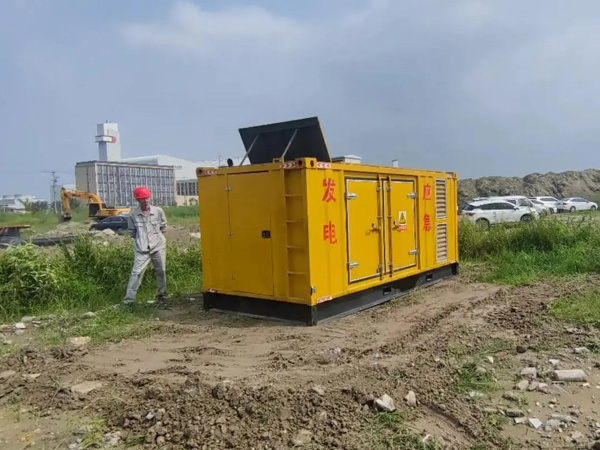 东安200KW柴油发电机机组每小时的油耗量受哪些因素影响？
