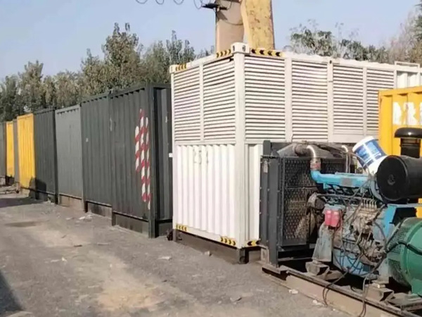 东安200KW柴油发电机机组每小时油耗是多少？
